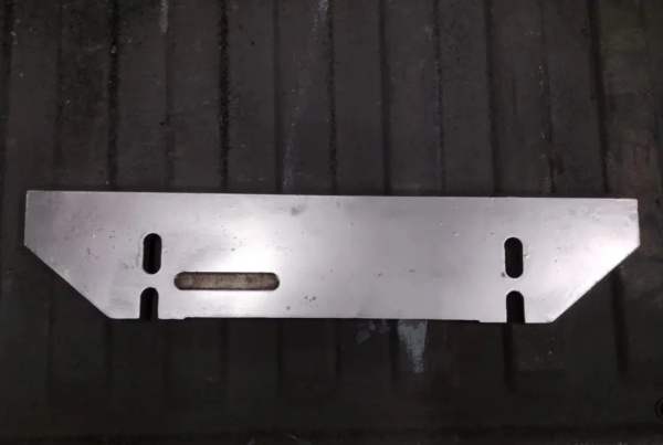 Нож для бесцентрошлифовального станка 3Е183