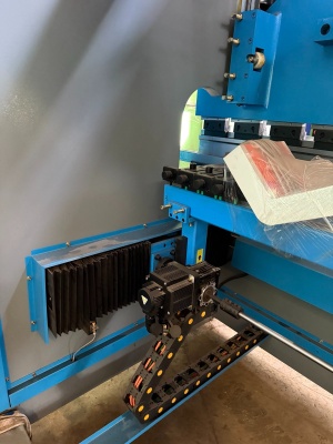 Пресс листогибочный LDMA 160/3200 c ЧПУ DELEM DA53T