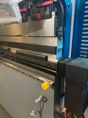 Пресс листогибочный LDMA 160/3200 c ЧПУ DELEM DA53T