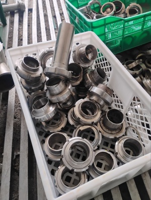 Молочная запорная и соединительная арматура б. у