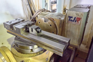 Фрезерный обрабатывающий центр Z-MAT VMC 1050E (Инв. №0042) — ЧПУ, отличное состояние