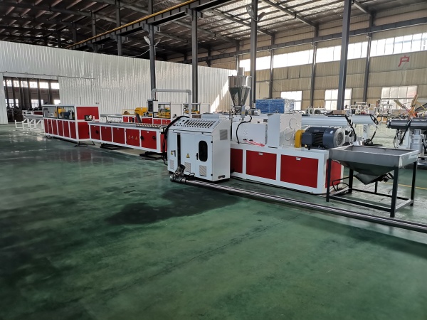 экструзионная линия пластиковых профилей, оборудование для производства профилей