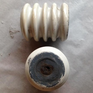 Изолятор опорный, штыревой, низковольтный, траверсный