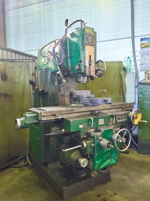 Вертикально-фрезерный станок 6Т12 (Инв. №0001) — рабочее состояние