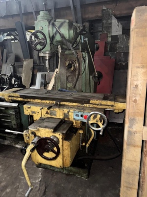 Ферезерный широкоуниверсальный станок 6Р82Ш