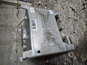 Емкость нерж 1000 л, с опорами под погрузчик