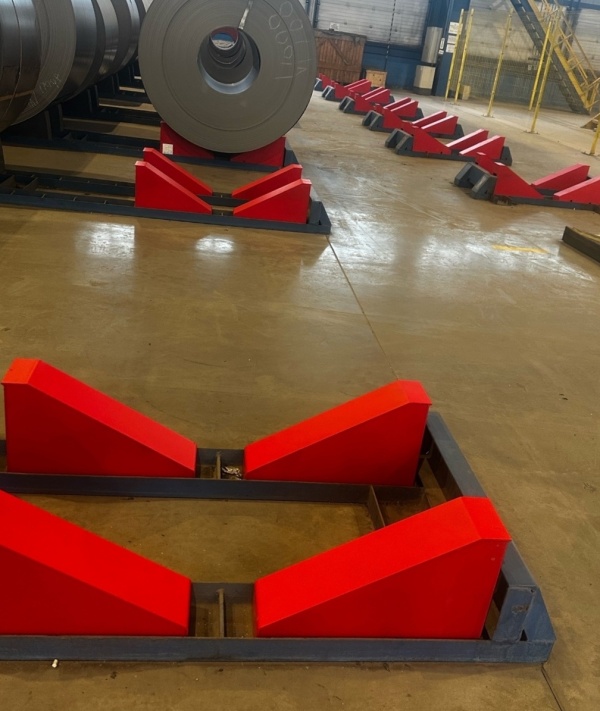 Стеллаж для складирования рулонов металла