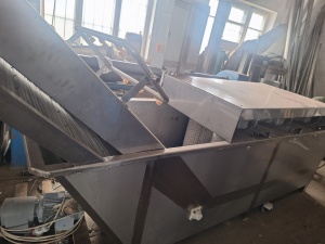 Щёточная машина для мойки фруктов