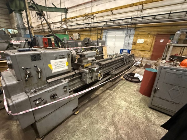 Токарно-винторезный станок TOS SN63B