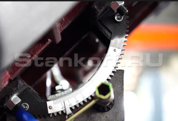 Регулировка наклона рабочего стола 0° до 45°