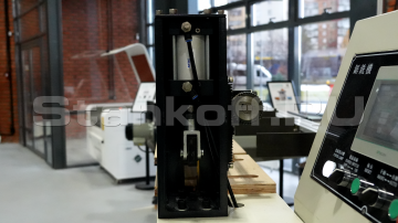 Пневматическая фиксация пачки шпона