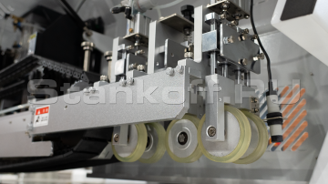 Система подачи шпона