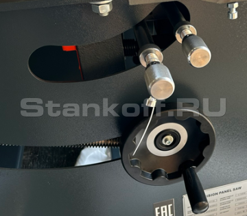 Ручки регулировки подрезной пилы