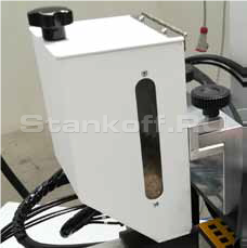 Устройство подачи клея с лазерным датчиком – работа с ПУР клеем