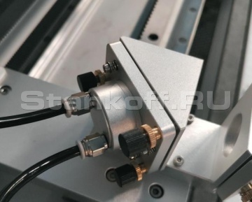 Фиксатор линзы