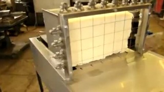 Видео работы машины для струнной резки монолита сливочного масла