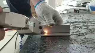 Оптоволоконная лазерная сварка металла с проволой GWeike