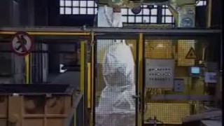 Pre-treatment of sand casting dies with a KUKA robot - Роботы Kuka